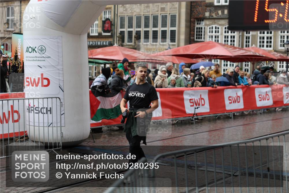 05.10.2025 - 20. swb-Marathon Bremen Yannick Fuchs http://msf.ph/oto/9280295 05.10.2025 15:01:22 Ziel 1406, 1835 meine-sportfotos.de