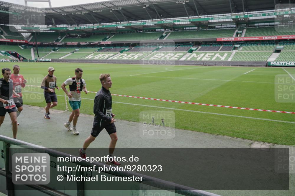 05.10.2025 - 20. swb-Marathon Bremen Michael Burmester http://msf.ph/oto/9280323 05.10.2025 13:02:48 Laufen im Stadion 97, 293, 518, 616, 721, 729, 764, 828, 843, 921, 1121, 1405, 1568, 1670, 1704, 1733, 1744, 1836, 1924, 1944, 2272, 2357, 2393, 2772, 2774, 2984, 3019, 3147, 3217, 3424, 3861, 3917, 3930, 4026, 4129, 4321, 4322, 4464, 4477, 4481, 4688, 4714, 4817, 4847, 4885, 4985, 5652, 5755, 5884, 5893, 6215, 6325, 6328, 6382, 6481, 6666, 7217, 7407, 7433, 7659, 8375, 8526, 8957, 428, 772, 1030, 1256, 1348, 1452, 1856, 1899, 2143, 2245, 2306, 2910 meine-sportfotos.de