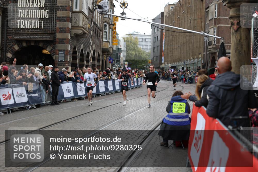 05.10.2025 - 20. swb-Marathon Bremen Yannick Fuchs http://msf.ph/oto/9280325 05.10.2025 12:53:56 Ziel  meine-sportfotos.de
