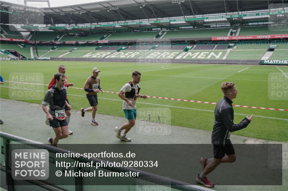 05.10.2025 - 20. swb-Marathon Bremen Michael Burmester http://msf.ph/oto/9280334 05.10.2025 13:02:49 Laufen im Stadion 97, 293, 518, 616, 721, 729, 764, 828, 843, 921, 1121, 1405, 1568, 1670, 1704, 1733, 1744, 1836, 1924, 1944, 2272, 2357, 2393, 2772, 2774, 2984, 3019, 3147, 3217, 3424, 3861, 3917, 3930, 4026, 4129, 4321, 4322, 4464, 4477, 4481, 4688, 4714, 4817, 4847, 4885, 4985, 5652, 5755, 5884, 5893, 6215, 6325, 6328, 6382, 6481, 6666, 7217, 7407, 7433, 7659, 8375, 8526, 8957, 428, 772, 1030, 1256, 1348, 1452, 1744, 1856, 1899, 1924, 2143, 2306, 2910 meine-sportfotos.de