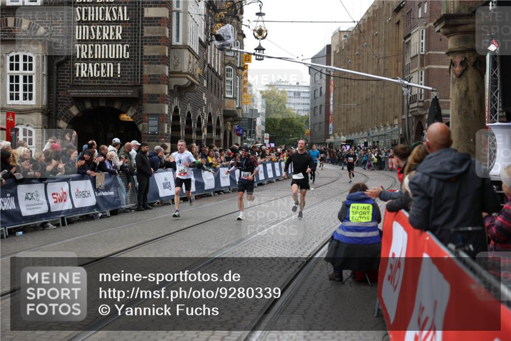 05.10.2025 - 20. swb-Marathon Bremen Yannick Fuchs http://msf.ph/oto/9280339 05.10.2025 12:53:56 Ziel  meine-sportfotos.de