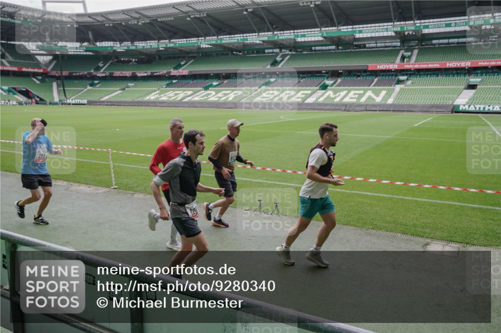 05.10.2025 - 20. swb-Marathon Bremen Michael Burmester http://msf.ph/oto/9280340 05.10.2025 13:02:49 Laufen im Stadion 97, 293, 518, 616, 721, 729, 764, 828, 843, 921, 1121, 1405, 1568, 1670, 1704, 1733, 1744, 1836, 1924, 1944, 2272, 2357, 2393, 2772, 2774, 2984, 3019, 3147, 3217, 3424, 3861, 3917, 3930, 4026, 4129, 4321, 4322, 4464, 4477, 4481, 4688, 4714, 4817, 4847, 4885, 4985, 5652, 5755, 5884, 5893, 6215, 6325, 6328, 6382, 6481, 6666, 7217, 7407, 7433, 7659, 8375, 8526, 8957, 428, 772, 1030, 1256, 1348, 1452, 1744, 1856, 1899, 1924, 2143, 2306, 2910 meine-sportfotos.de