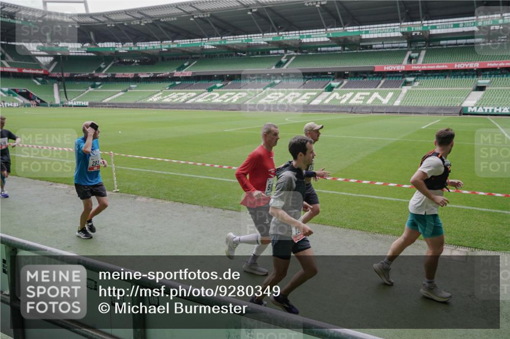 05.10.2025 - 20. swb-Marathon Bremen Michael Burmester http://msf.ph/oto/9280349 05.10.2025 13:02:50 Laufen im Stadion 97, 293, 518, 616, 721, 729, 764, 828, 843, 921, 1121, 1405, 1568, 1670, 1704, 1733, 1836, 1944, 2272, 2357, 2393, 2772, 2774, 2984, 3019, 3147, 3217, 3424, 3861, 3917, 3930, 4026, 4129, 4321, 4322, 4464, 4477, 4481, 4688, 4714, 4817, 4847, 4885, 4985, 5652, 5755, 5884, 5893, 6215, 6325, 6328, 6382, 6417, 6481, 6666, 7217, 7407, 7433, 7659, 8375, 8526, 8957, 428, 772, 1030, 1256, 1348, 1452, 1744, 1856, 1899, 1924, 2143, 2306, 2910 meine-sportfotos.de