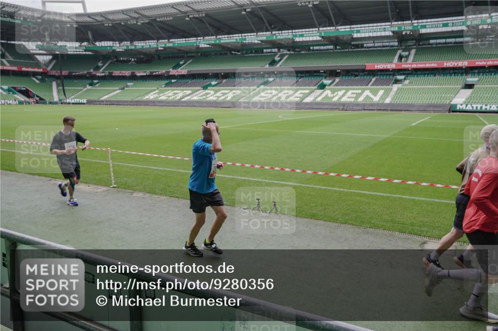 05.10.2025 - 20. swb-Marathon Bremen Michael Burmester http://msf.ph/oto/9280356 05.10.2025 13:02:51 Laufen im Stadion 97, 293, 518, 616, 721, 729, 764, 828, 843, 921, 1121, 1405, 1568, 1670, 1704, 1733, 1836, 1944, 2272, 2357, 2393, 2407, 2772, 2774, 2984, 3019, 3147, 3217, 3424, 3861, 3917, 4026, 4129, 4321, 4322, 4464, 4477, 4481, 4688, 4714, 4817, 4847, 4885, 4985, 5652, 5755, 5884, 6215, 6325, 6328, 6382, 6417, 6481, 6666, 7217, 7407, 7433, 7659, 8375, 8526, 8957, 428, 772, 1030, 1256, 1348, 1452, 1744, 1856, 1899, 1924, 2143, 2306, 2910 meine-sportfotos.de