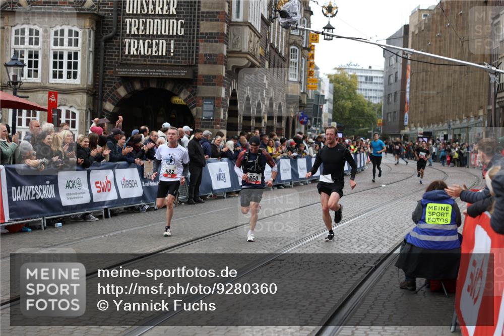 05.10.2025 - 20. swb-Marathon Bremen Yannick Fuchs http://msf.ph/oto/9280360 05.10.2025 12:53:57 Ziel 121, 482, 850 meine-sportfotos.de