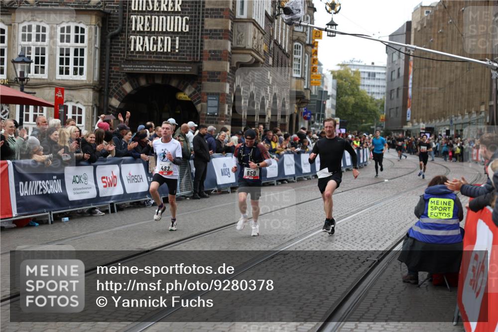 05.10.2025 - 20. swb-Marathon Bremen Yannick Fuchs http://msf.ph/oto/9280378 05.10.2025 12:53:57 Ziel 121, 482, 850 meine-sportfotos.de