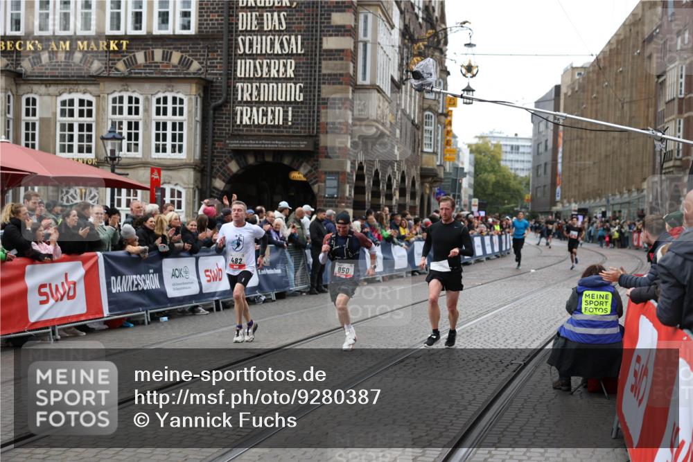 05.10.2025 - 20. swb-Marathon Bremen Yannick Fuchs http://msf.ph/oto/9280387 05.10.2025 12:53:57 Ziel 121, 482, 850 meine-sportfotos.de