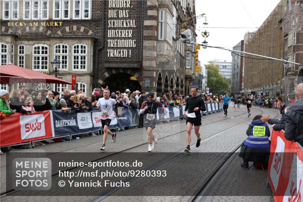 05.10.2025 - 20. swb-Marathon Bremen Yannick Fuchs http://msf.ph/oto/9280393 05.10.2025 12:53:57 Ziel 121, 482, 850 meine-sportfotos.de