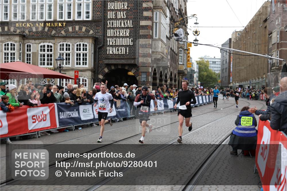 05.10.2025 - 20. swb-Marathon Bremen Yannick Fuchs http://msf.ph/oto/9280401 05.10.2025 12:53:58 Ziel 121, 482, 850 meine-sportfotos.de