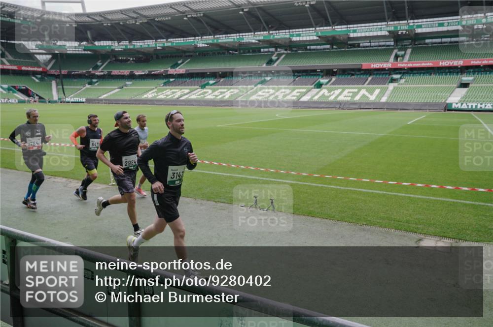 05.10.2025 - 20. swb-Marathon Bremen Michael Burmester http://msf.ph/oto/9280402 05.10.2025 13:03:01 Laufen im Stadion 97, 227, 293, 375, 518, 616, 721, 729, 764, 828, 921, 1121, 1178, 1405, 1425, 1469, 1568, 1670, 1704, 1705, 1733, 1836, 1944, 2357, 2393, 2407, 2597, 2772, 2774, 2791, 2960, 2984, 3019, 3147, 3424, 3917, 4026, 4129, 4321, 4322, 4464, 4481, 4714, 4769, 4817, 4885, 5431, 5527, 5652, 5755, 5763, 5867, 5884, 6215, 6325, 6417, 6481, 6666, 7217, 7315, 7316, 7407, 7433, 7540, 7653, 7659, 8375, 8526, 8957, 843, 1256, 1744, 1856, 1899, 1924, 2143, 2272, 2306, 3217, 4847 meine-sportfotos.de