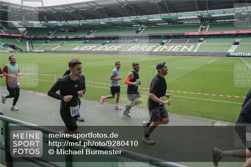 05.10.2025 - 20. swb-Marathon Bremen Michael Burmester http://msf.ph/oto/9280410 05.10.2025 13:03:02 Laufen im Stadion 97, 227, 293, 375, 396, 518, 527, 616, 721, 729, 764, 828, 921, 1121, 1178, 1405, 1425, 1469, 1568, 1670, 1704, 1705, 1733, 1836, 1944, 2357, 2393, 2407, 2597, 2696, 2772, 2774, 2791, 2960, 2984, 3019, 3147, 3424, 3917, 4026, 4129, 4321, 4322, 4464, 4481, 4714, 4769, 4817, 4885, 5431, 5527, 5755, 5763, 5867, 5884, 6215, 6325, 6417, 6481, 6666, 7217, 7315, 7316, 7407, 7433, 7540, 7653, 7659, 8375, 8526, 8957, 843, 921, 1744, 1856, 1899, 1924, 2143, 2272, 2306, 2774, 3217, 4847 meine-sportfotos.de