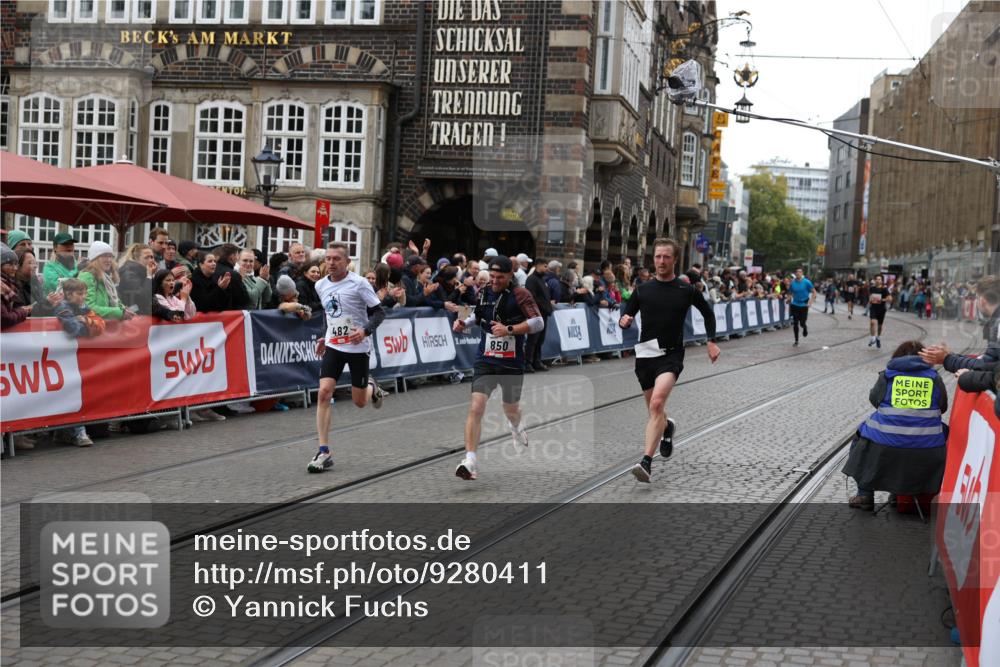 05.10.2025 - 20. swb-Marathon Bremen Yannick Fuchs http://msf.ph/oto/9280411 05.10.2025 12:53:58 Ziel 121, 482, 850 meine-sportfotos.de