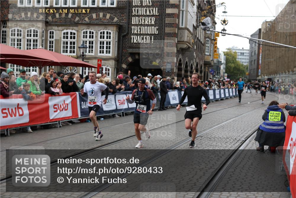 05.10.2025 - 20. swb-Marathon Bremen Yannick Fuchs http://msf.ph/oto/9280433 05.10.2025 12:53:58 Ziel 121, 482, 850 meine-sportfotos.de