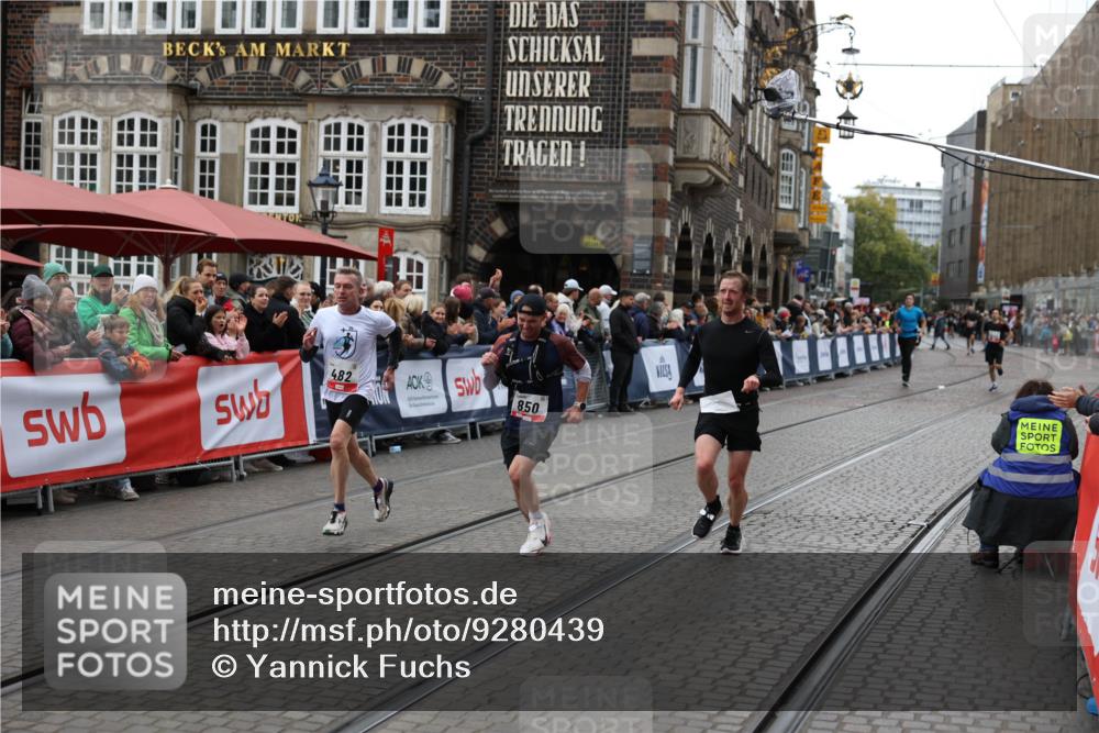 05.10.2025 - 20. swb-Marathon Bremen Yannick Fuchs http://msf.ph/oto/9280439 05.10.2025 12:53:58 Ziel 121, 482, 850 meine-sportfotos.de