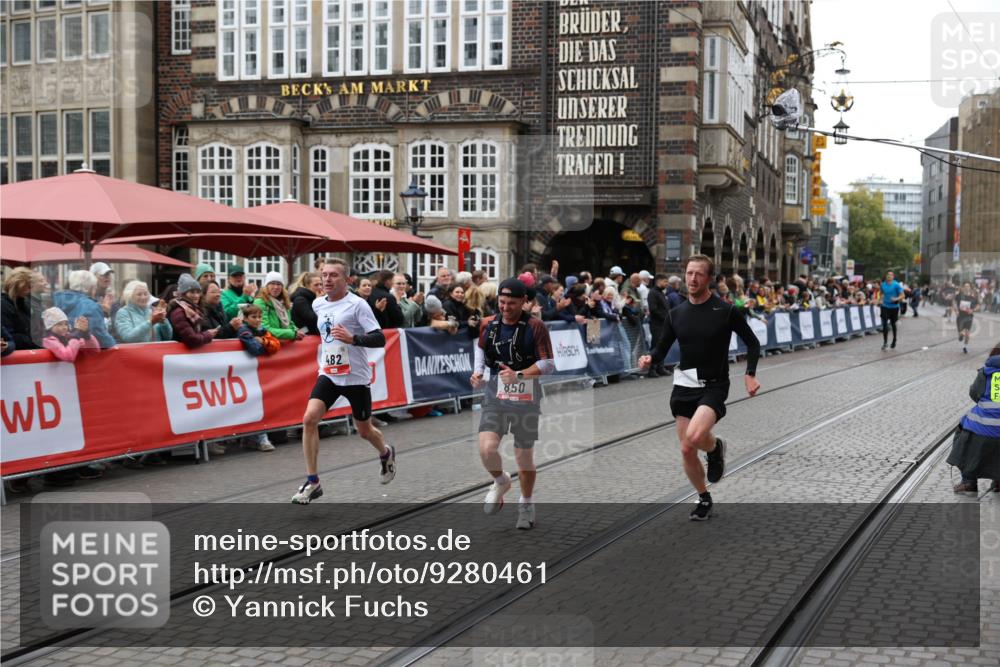 05.10.2025 - 20. swb-Marathon Bremen Yannick Fuchs http://msf.ph/oto/9280461 05.10.2025 12:53:58 Ziel 121, 482, 850 meine-sportfotos.de
