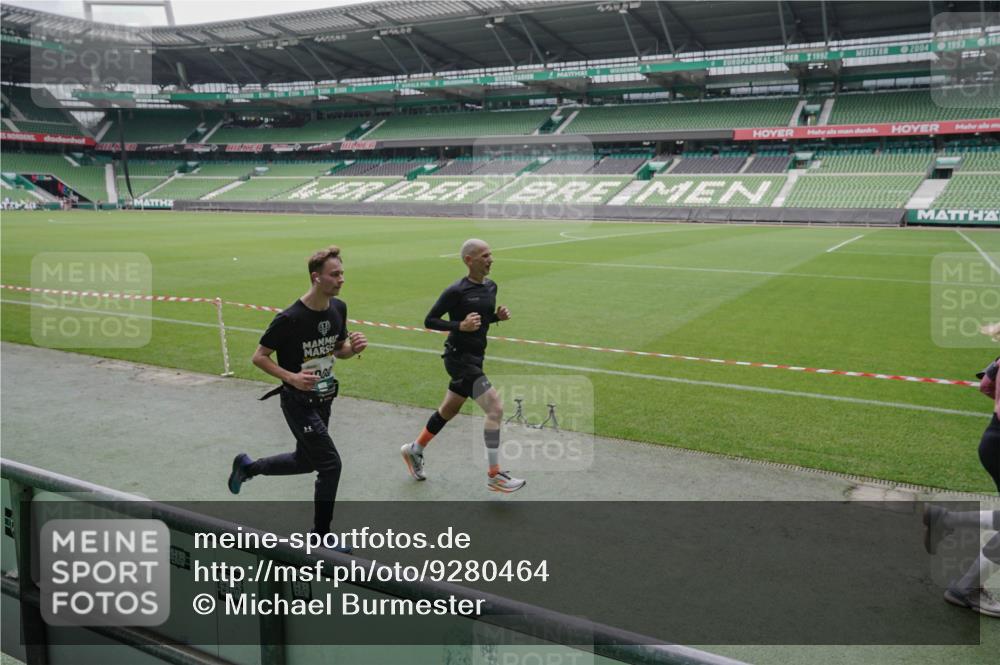 05.10.2025 - 20. swb-Marathon Bremen Michael Burmester http://msf.ph/oto/9280464 05.10.2025 13:03:07 Laufen im Stadion 97, 227, 293, 375, 396, 518, 527, 616, 721, 725, 729, 764, 828, 1121, 1178, 1405, 1425, 1469, 1507, 1568, 1670, 1704, 1705, 1733, 1836, 1944, 2357, 2393, 2407, 2597, 2696, 2772, 2791, 2960, 2984, 3019, 3147, 3313, 3424, 3917, 4026, 4321, 4322, 4464, 4714, 4769, 4817, 4885, 5431, 5527, 5755, 5763, 5867, 5884, 6138, 6215, 6325, 6417, 6481, 6666, 7217, 7315, 7316, 7407, 7433, 7540, 7607, 7653, 7659, 8375, 8526, 8957, 843, 921, 1744, 1924, 2272, 2774, 3217, 4129, 4847 meine-sportfotos.de
