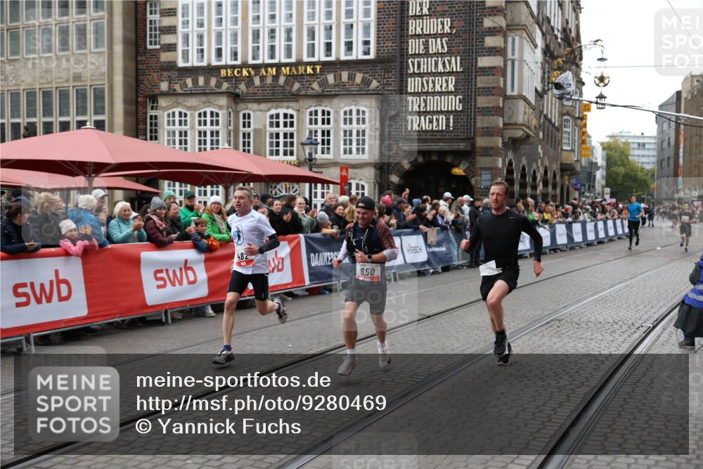 05.10.2025 - 20. swb-Marathon Bremen Yannick Fuchs http://msf.ph/oto/9280469 05.10.2025 12:53:58 Ziel 121, 482, 850 meine-sportfotos.de