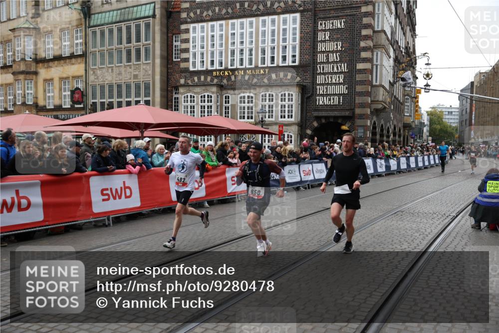 05.10.2025 - 20. swb-Marathon Bremen Yannick Fuchs http://msf.ph/oto/9280478 05.10.2025 12:53:59 Ziel 121, 482, 850 meine-sportfotos.de