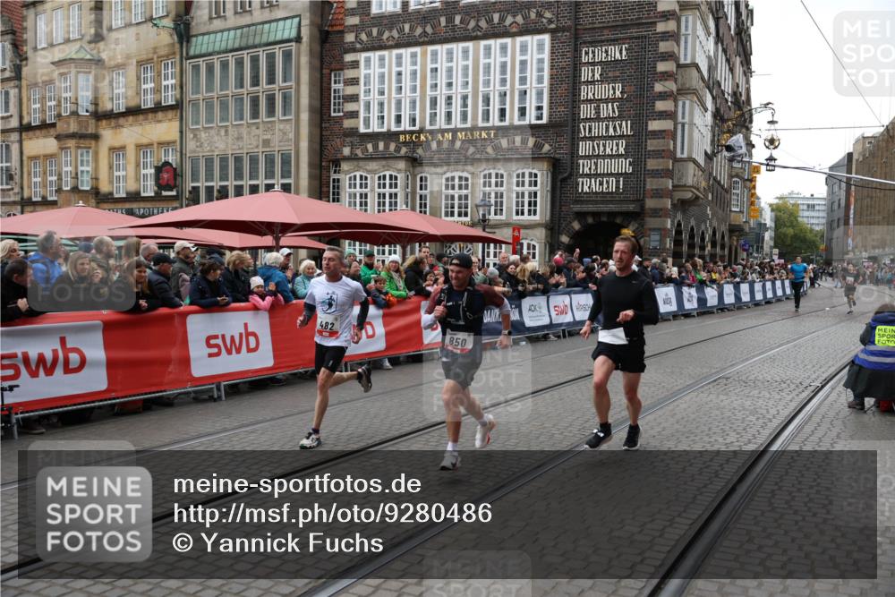 05.10.2025 - 20. swb-Marathon Bremen Yannick Fuchs http://msf.ph/oto/9280486 05.10.2025 12:53:59 Ziel 121, 482, 850 meine-sportfotos.de