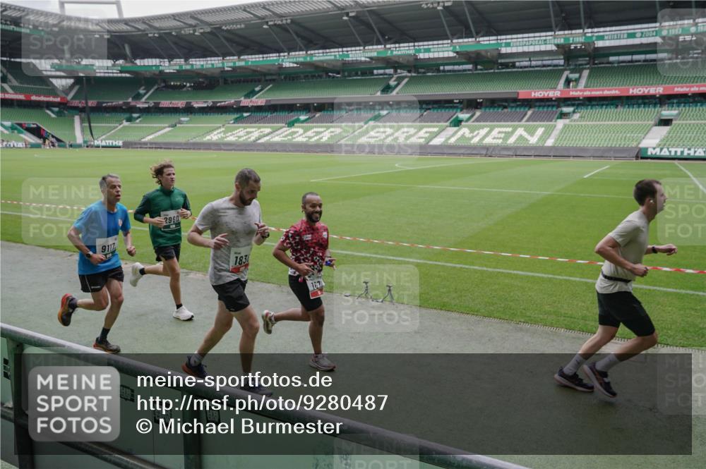 05.10.2025 - 20. swb-Marathon Bremen Michael Burmester http://msf.ph/oto/9280487 05.10.2025 13:03:12 Laufen im Stadion 227, 293, 375, 396, 527, 616, 721, 725, 764, 828, 1121, 1178, 1275, 1405, 1425, 1469, 1507, 1568, 1670, 1705, 1733, 1836, 1944, 2357, 2393, 2407, 2597, 2696, 2772, 2791, 2960, 2984, 3019, 3147, 3313, 3424, 3917, 4026, 4321, 4322, 4714, 4767, 4769, 4885, 5410, 5431, 5527, 5755, 5763, 5867, 5884, 6138, 6215, 6417, 6481, 6666, 7217, 7315, 7316, 7407, 7433, 7540, 7607, 7653, 7659, 8375, 8526, 8957, 97, 518, 729, 843, 921, 1704, 2272, 2774, 3217, 4129, 4847 meine-sportfotos.de