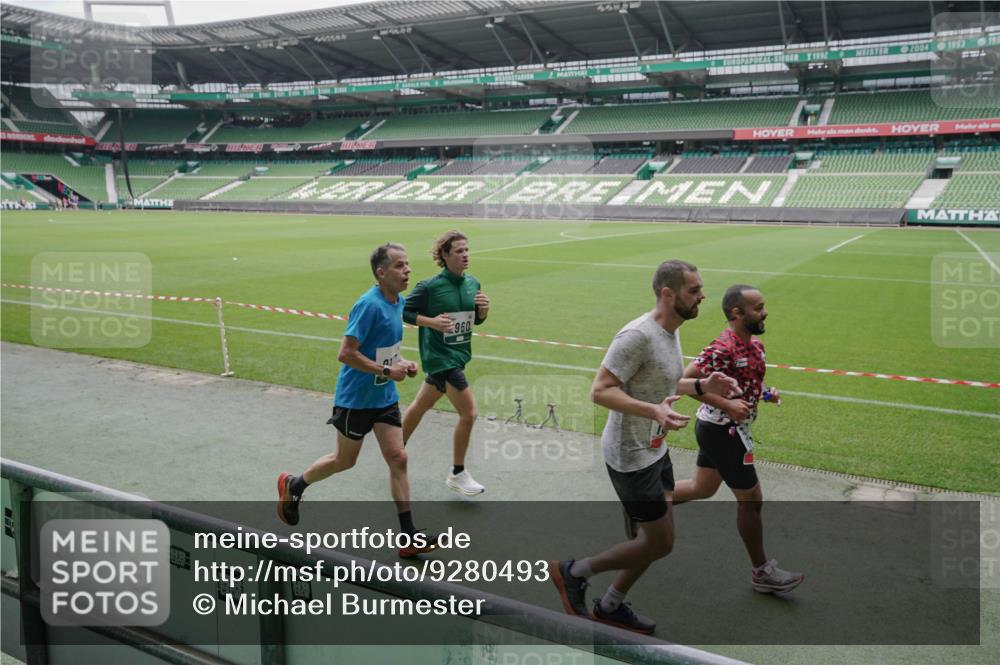 05.10.2025 - 20. swb-Marathon Bremen Michael Burmester http://msf.ph/oto/9280493 05.10.2025 13:03:12 Laufen im Stadion 227, 293, 375, 396, 527, 616, 721, 725, 764, 828, 1121, 1178, 1275, 1405, 1425, 1469, 1507, 1568, 1670, 1705, 1733, 1836, 1944, 2357, 2393, 2407, 2597, 2696, 2772, 2791, 2960, 2984, 3019, 3147, 3313, 3424, 3917, 4026, 4321, 4322, 4714, 4767, 4769, 4885, 5410, 5431, 5527, 5755, 5763, 5867, 5884, 6138, 6215, 6417, 6481, 6666, 7217, 7315, 7316, 7407, 7433, 7540, 7607, 7653, 7659, 8375, 8526, 8957, 97, 518, 729, 843, 921, 1704, 2272, 2774, 3217, 4129, 4847 meine-sportfotos.de