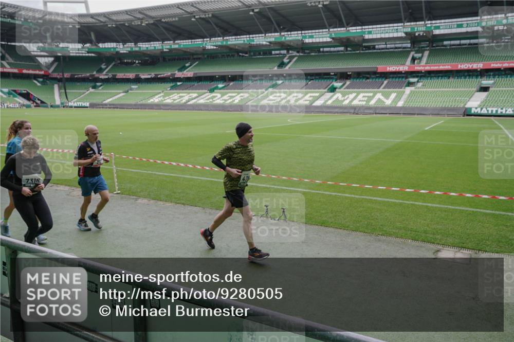 05.10.2025 - 20. swb-Marathon Bremen Michael Burmester http://msf.ph/oto/9280505 05.10.2025 13:03:15 Laufen im Stadion 227, 293, 375, 396, 527, 616, 721, 725, 764, 828, 1067, 1121, 1178, 1275, 1331, 1405, 1425, 1469, 1507, 1568, 1670, 1705, 1733, 1836, 1944, 2339, 2357, 2375, 2393, 2407, 2597, 2696, 2791, 2960, 2984, 3019, 3147, 3313, 3424, 4026, 4321, 4714, 4767, 4769, 4885, 5410, 5431, 5523, 5527, 5755, 5763, 5867, 5884, 6138, 6215, 6417, 6481, 6666, 7315, 7316, 7407, 7540, 7607, 7653, 8375, 8526, 8957, 97, 518, 729, 843, 921, 1704, 2772, 2774, 3217, 3917, 4129, 4847 meine-sportfotos.de
