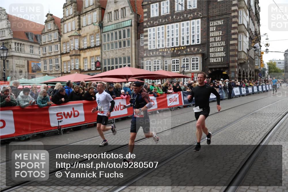05.10.2025 - 20. swb-Marathon Bremen Yannick Fuchs http://msf.ph/oto/9280507 05.10.2025 12:53:59 Ziel 121, 482, 850 meine-sportfotos.de