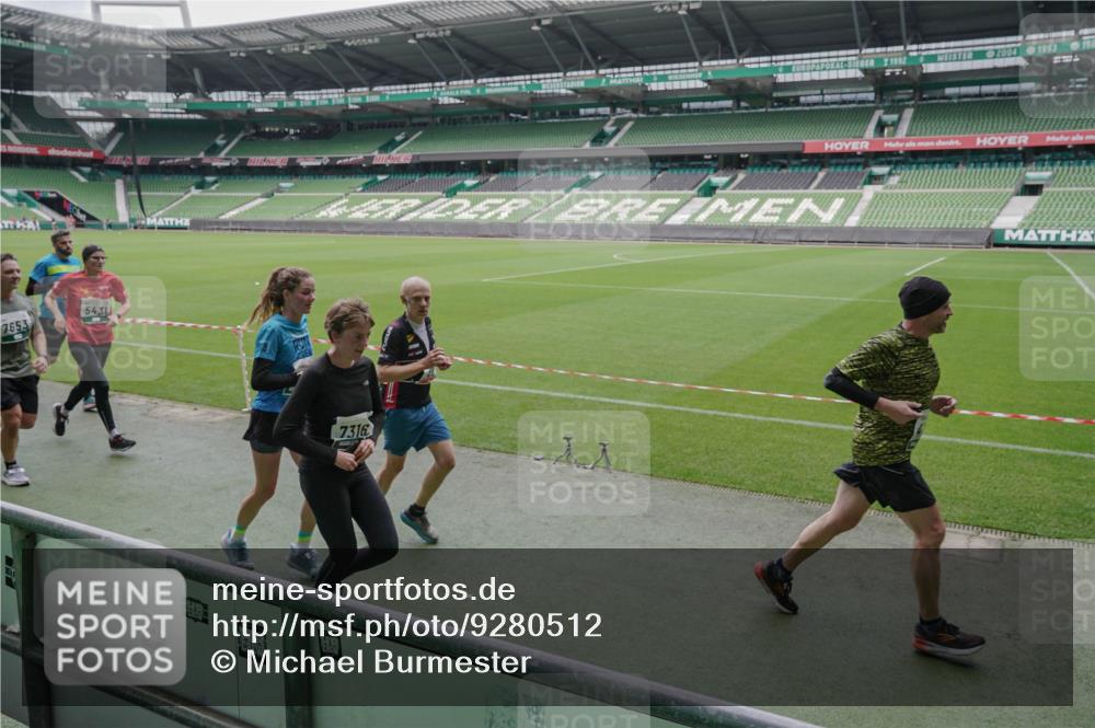 05.10.2025 - 20. swb-Marathon Bremen Michael Burmester http://msf.ph/oto/9280512 05.10.2025 13:03:15 Laufen im Stadion 227, 293, 375, 396, 527, 616, 721, 725, 764, 828, 1067, 1121, 1178, 1275, 1331, 1405, 1425, 1469, 1507, 1568, 1670, 1705, 1733, 1836, 1944, 2339, 2357, 2375, 2393, 2407, 2597, 2696, 2791, 2960, 2984, 3019, 3147, 3313, 3424, 4026, 4321, 4714, 4767, 4769, 4885, 5410, 5431, 5523, 5527, 5755, 5763, 5867, 5884, 6138, 6215, 6417, 6481, 6666, 7315, 7316, 7407, 7540, 7607, 7653, 8375, 8526, 8957, 97, 518, 729, 843, 921, 1704, 2772, 2774, 3217, 3917, 4129, 4847 meine-sportfotos.de