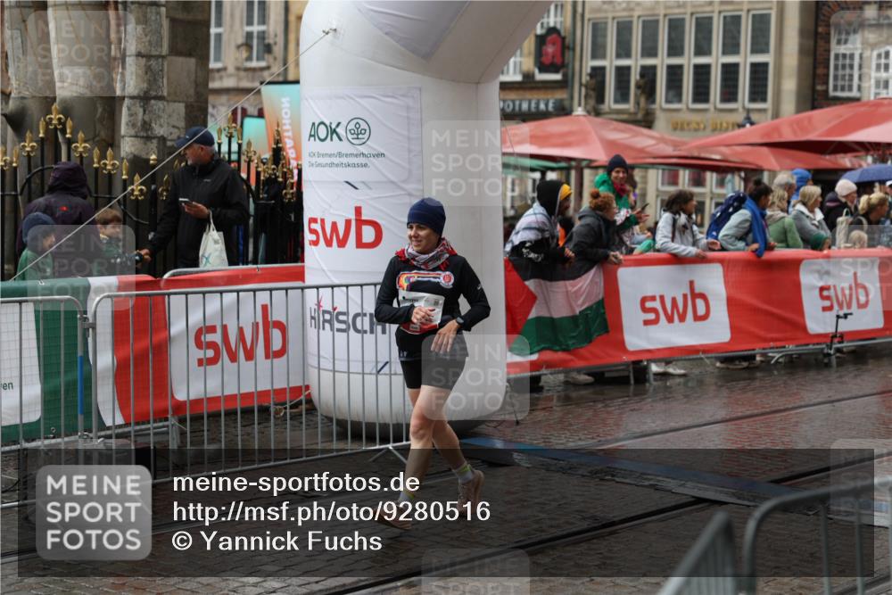05.10.2025 - 20. swb-Marathon Bremen Yannick Fuchs http://msf.ph/oto/9280516 05.10.2025 15:01:59 Ziel 896 meine-sportfotos.de