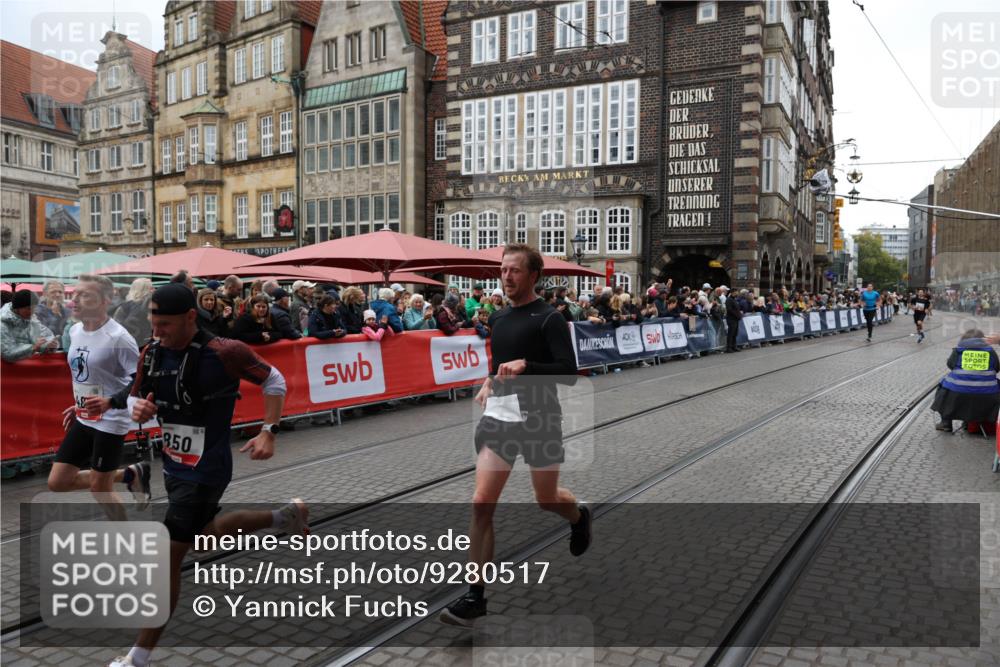 05.10.2025 - 20. swb-Marathon Bremen Yannick Fuchs http://msf.ph/oto/9280517 05.10.2025 12:53:59 Ziel 121, 482, 850 meine-sportfotos.de