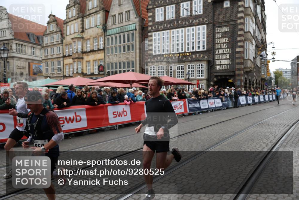05.10.2025 - 20. swb-Marathon Bremen Yannick Fuchs http://msf.ph/oto/9280525 05.10.2025 12:53:59 Ziel 121, 482, 850 meine-sportfotos.de