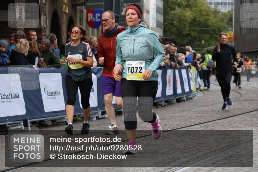 05.10.2025 - 20. swb-Marathon Bremen Strokosch-Dieckow http://msf.ph/oto/9280528 05.10.2025 11:14:29 Ziel 9756, 10292, 10722, 11072, 11139, 11473 meine-sportfotos.de