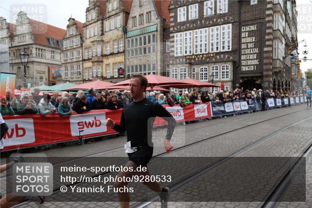 05.10.2025 - 20. swb-Marathon Bremen Yannick Fuchs http://msf.ph/oto/9280533 05.10.2025 12:54:00 Ziel 121, 482, 850 meine-sportfotos.de