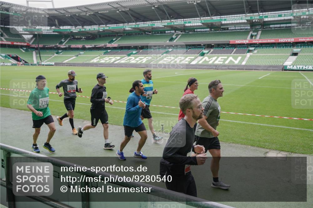 05.10.2025 - 20. swb-Marathon Bremen Michael Burmester http://msf.ph/oto/9280540 05.10.2025 13:03:17 Laufen im Stadion 227, 293, 375, 396, 527, 616, 721, 725, 764, 828, 958, 1067, 1178, 1275, 1331, 1405, 1425, 1469, 1507, 1514, 1568, 1670, 1705, 1733, 1836, 1944, 2339, 2357, 2375, 2393, 2407, 2597, 2696, 2791, 2960, 2984, 3019, 3147, 3313, 3424, 4026, 4321, 4714, 4767, 4769, 4885, 5410, 5431, 5523, 5527, 5755, 5763, 5867, 5884, 6138, 6215, 6417, 6481, 6666, 7315, 7316, 7407, 7540, 7607, 7653, 8375, 8526, 8957, 97, 518, 729, 921, 1121, 1704, 1733, 2772, 2774, 3217, 3917, 4129, 4847 meine-sportfotos.de