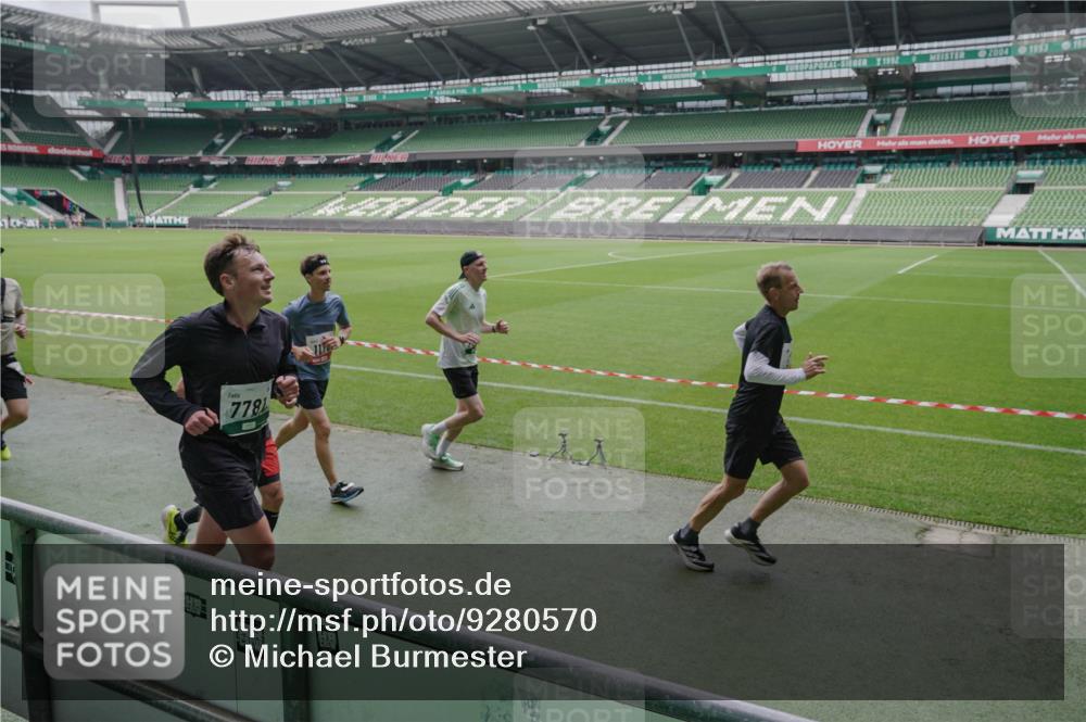 05.10.2025 - 20. swb-Marathon Bremen Michael Burmester http://msf.ph/oto/9280570 05.10.2025 13:03:21 Laufen im Stadion 227, 293, 375, 396, 527, 616, 721, 725, 764, 828, 958, 1067, 1178, 1275, 1331, 1405, 1425, 1469, 1507, 1514, 1568, 1670, 1705, 1836, 1944, 2016, 2339, 2357, 2375, 2393, 2407, 2567, 2597, 2696, 2791, 2960, 2984, 3019, 3147, 3313, 4026, 4321, 4714, 4767, 4769, 5410, 5431, 5523, 5527, 5755, 5763, 5867, 5884, 5966, 6138, 6215, 6414, 6417, 6447, 6481, 6666, 7315, 7316, 7407, 7540, 7607, 7653, 8375, 8526, 8957, 97, 518, 729, 921, 1121, 1704, 1733, 2393, 2772, 2774, 3424, 3917, 4129 meine-sportfotos.de