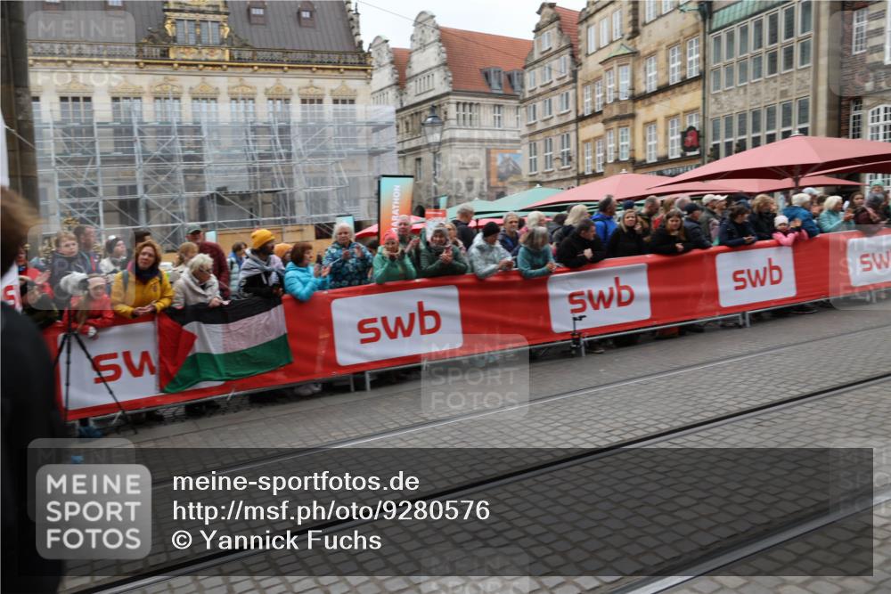 05.10.2025 - 20. swb-Marathon Bremen Yannick Fuchs http://msf.ph/oto/9280576 05.10.2025 12:54:00 Ziel 121, 482, 850 meine-sportfotos.de