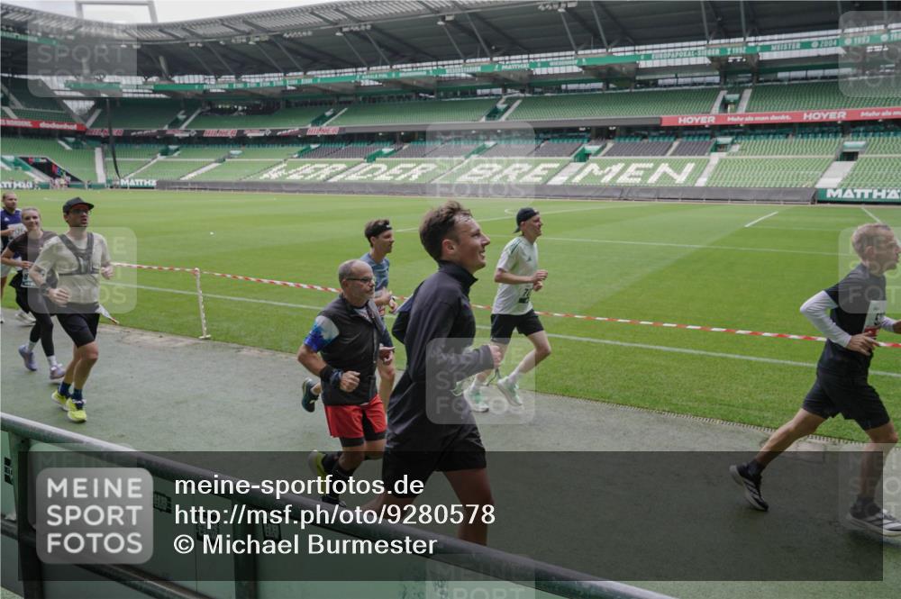 05.10.2025 - 20. swb-Marathon Bremen Michael Burmester http://msf.ph/oto/9280578 05.10.2025 13:03:22 Laufen im Stadion 227, 293, 375, 396, 527, 616, 721, 725, 764, 828, 958, 1067, 1178, 1275, 1331, 1405, 1425, 1469, 1507, 1514, 1568, 1670, 1705, 1836, 1944, 2016, 2339, 2357, 2375, 2407, 2567, 2597, 2696, 2791, 2960, 2984, 3019, 3147, 3313, 4026, 4321, 4714, 4767, 4769, 5410, 5431, 5523, 5527, 5755, 5763, 5867, 5884, 5966, 6138, 6215, 6414, 6417, 6447, 6481, 6666, 7315, 7316, 7407, 7540, 7607, 7653, 8375, 8526, 8957, 97, 518, 729, 921, 1121, 1704, 1733, 2393, 2772, 2774, 3424, 3917, 4129 meine-sportfotos.de