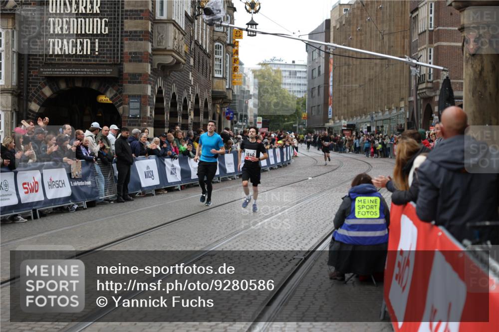 05.10.2025 - 20. swb-Marathon Bremen Yannick Fuchs http://msf.ph/oto/9280586 05.10.2025 12:54:02 Ziel 121, 482, 850 meine-sportfotos.de