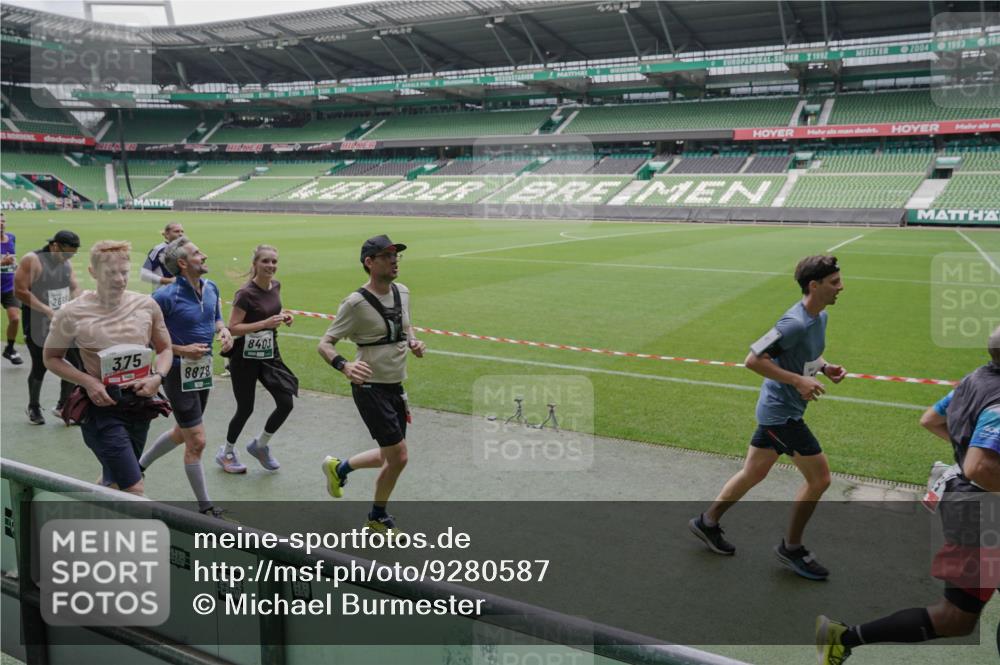 05.10.2025 - 20. swb-Marathon Bremen Michael Burmester http://msf.ph/oto/9280587 05.10.2025 13:03:23 Laufen im Stadion 227, 293, 375, 396, 527, 616, 721, 725, 764, 828, 958, 1067, 1178, 1275, 1331, 1336, 1405, 1425, 1469, 1507, 1514, 1568, 1670, 1705, 1836, 1944, 2016, 2339, 2357, 2375, 2407, 2567, 2597, 2696, 2791, 2960, 2984, 3019, 3147, 3313, 4026, 4321, 4714, 4767, 4769, 5410, 5431, 5523, 5527, 5755, 5763, 5867, 5884, 5966, 6138, 6215, 6414, 6417, 6447, 6481, 6666, 7315, 7316, 7407, 7540, 7607, 7653, 8375, 8526, 8957, 97, 518, 729, 1121, 1704, 1733, 2393, 2772, 3424, 3917, 4129 meine-sportfotos.de