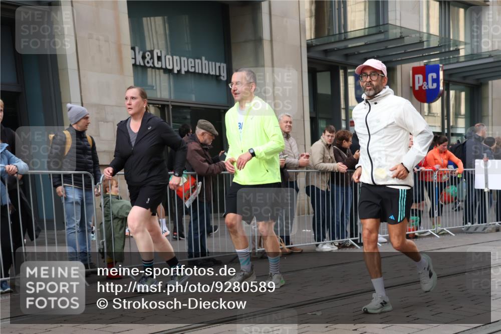 05.10.2025 - 20. swb-Marathon Bremen Strokosch-Dieckow http://msf.ph/oto/9280589 05.10.2025 11:17:15 Ziel 9805, 9869, 10312, 10465, 9805, 9869, 10312, 10465 meine-sportfotos.de