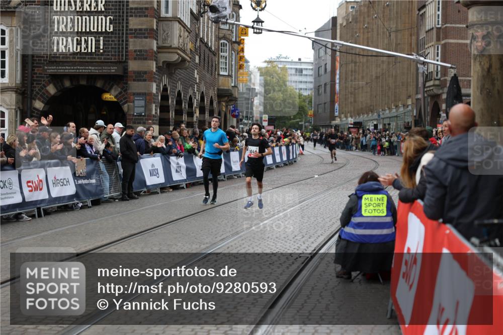 05.10.2025 - 20. swb-Marathon Bremen Yannick Fuchs http://msf.ph/oto/9280593 05.10.2025 12:54:02 Ziel 121, 482, 850 meine-sportfotos.de