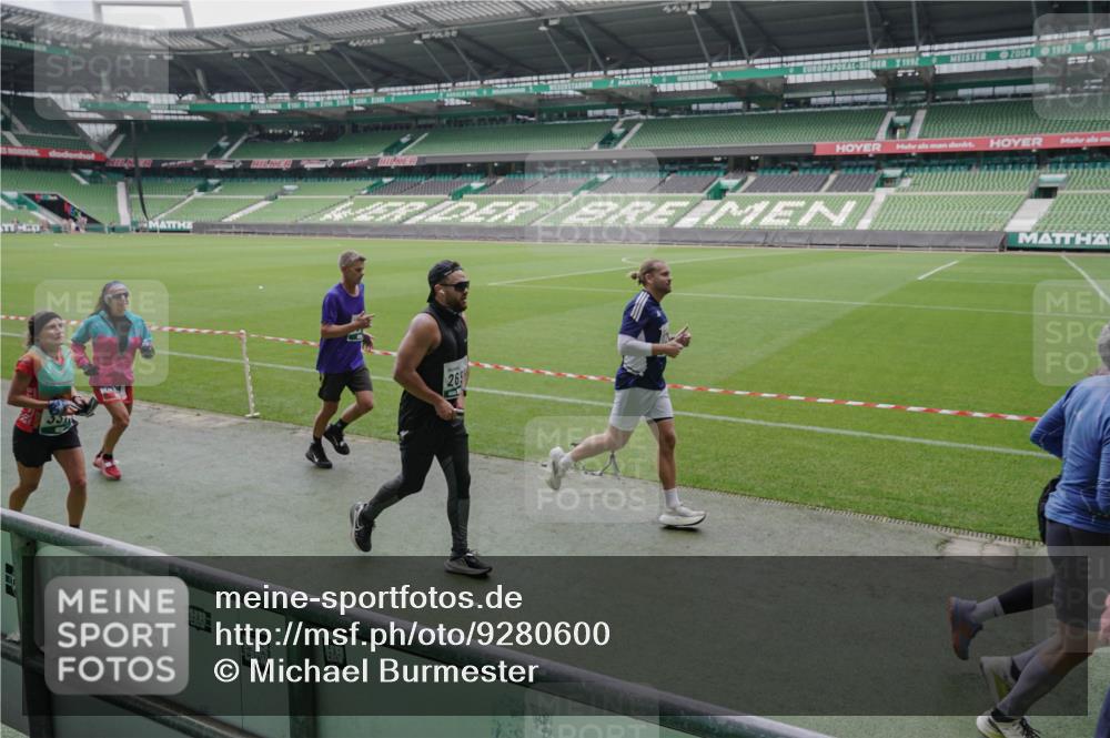 05.10.2025 - 20. swb-Marathon Bremen Michael Burmester http://msf.ph/oto/9280600 05.10.2025 13:03:24 Laufen im Stadion 227, 293, 375, 396, 527, 616, 721, 725, 764, 828, 958, 1067, 1178, 1275, 1331, 1336, 1425, 1469, 1507, 1514, 1568, 1670, 1705, 1836, 1944, 2016, 2339, 2357, 2375, 2407, 2567, 2597, 2696, 2791, 2960, 2984, 3019, 3037, 3147, 3313, 4026, 4321, 4714, 4767, 4769, 5410, 5431, 5489, 5523, 5527, 5755, 5763, 5867, 5884, 5966, 6138, 6215, 6414, 6417, 6447, 6481, 6666, 7315, 7316, 7407, 7540, 7607, 7653, 8375, 8526, 8957, 97, 518, 729, 1121, 1704, 1733, 2393, 2772, 3424, 3917 meine-sportfotos.de