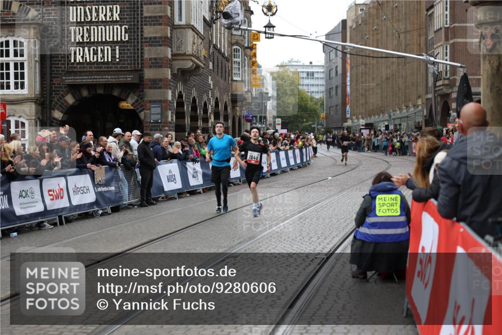 05.10.2025 - 20. swb-Marathon Bremen Yannick Fuchs http://msf.ph/oto/9280606 05.10.2025 12:54:02 Ziel 121, 482, 850 meine-sportfotos.de