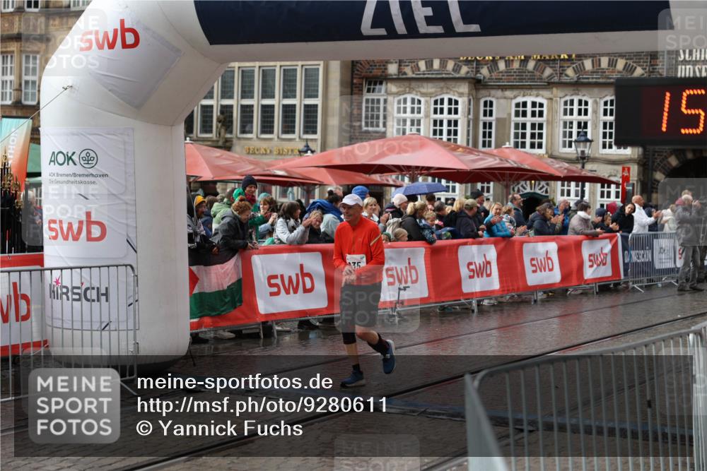 05.10.2025 - 20. swb-Marathon Bremen Yannick Fuchs http://msf.ph/oto/9280611 05.10.2025 15:02:48 Ziel 835 meine-sportfotos.de