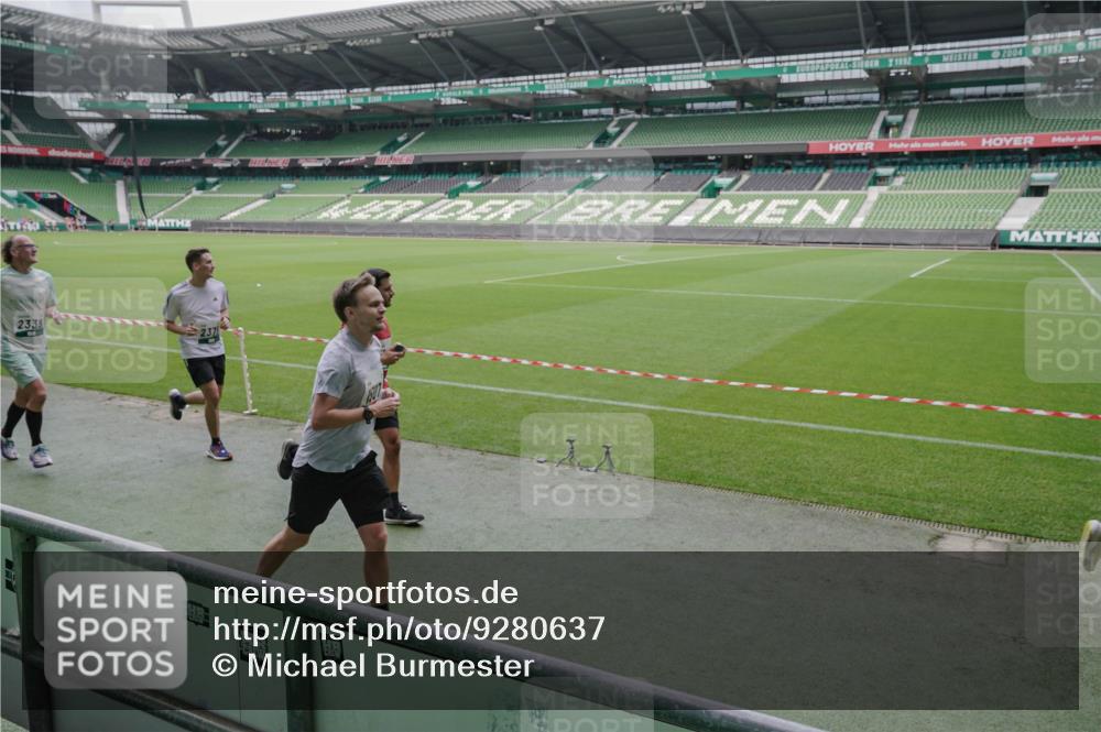 05.10.2025 - 20. swb-Marathon Bremen Michael Burmester http://msf.ph/oto/9280637 05.10.2025 13:03:29 Laufen im Stadion 227, 375, 396, 527, 616, 725, 764, 958, 1067, 1178, 1275, 1331, 1336, 1425, 1469, 1507, 1514, 1568, 1670, 1705, 1836, 1944, 2016, 2339, 2357, 2375, 2407, 2567, 2597, 2696, 2791, 2960, 2984, 3019, 3037, 3147, 3313, 4026, 4321, 4528, 4767, 4769, 5162, 5236, 5410, 5431, 5489, 5523, 5527, 5763, 5867, 5884, 5966, 6138, 6145, 6215, 6414, 6417, 6447, 6481, 6529, 6666, 7315, 7316, 7407, 7540, 7607, 7653, 8375, 8526, 97, 293, 518, 721, 729, 1121, 1704, 1733, 2393, 2772, 3424, 3917 meine-sportfotos.de