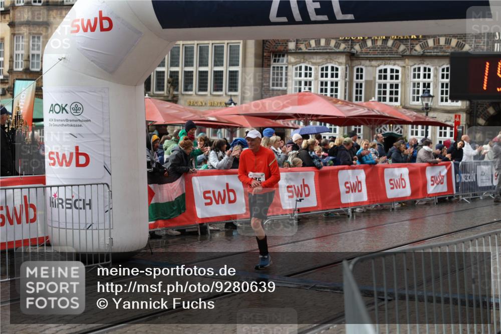 05.10.2025 - 20. swb-Marathon Bremen Yannick Fuchs http://msf.ph/oto/9280639 05.10.2025 15:02:48 Ziel 835 meine-sportfotos.de