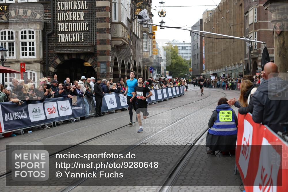 05.10.2025 - 20. swb-Marathon Bremen Yannick Fuchs http://msf.ph/oto/9280648 05.10.2025 12:54:02 Ziel 121, 482, 850 meine-sportfotos.de