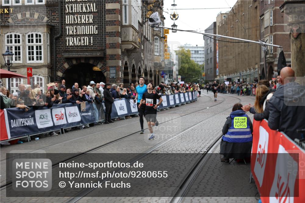 05.10.2025 - 20. swb-Marathon Bremen Yannick Fuchs http://msf.ph/oto/9280655 05.10.2025 12:54:02 Ziel 121, 482, 850 meine-sportfotos.de