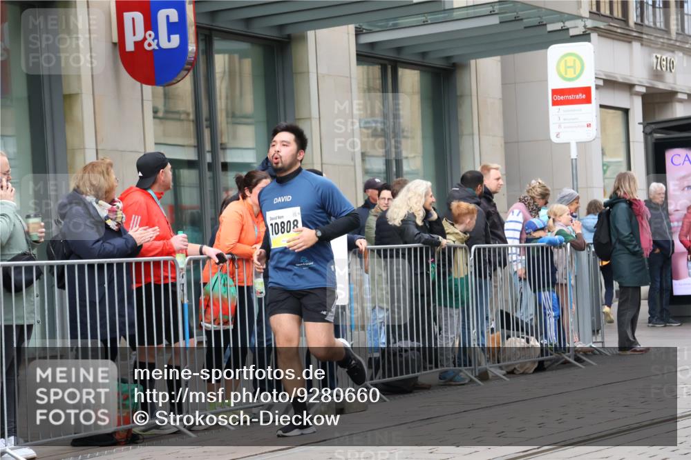 05.10.2025 - 20. swb-Marathon Bremen Strokosch-Dieckow http://msf.ph/oto/9280660 05.10.2025 11:17:43 Ziel 9465, 9477, 10575, 10808, 10949, 11082, 9465, 9477, 10575, 10808, 10949, 11082 meine-sportfotos.de