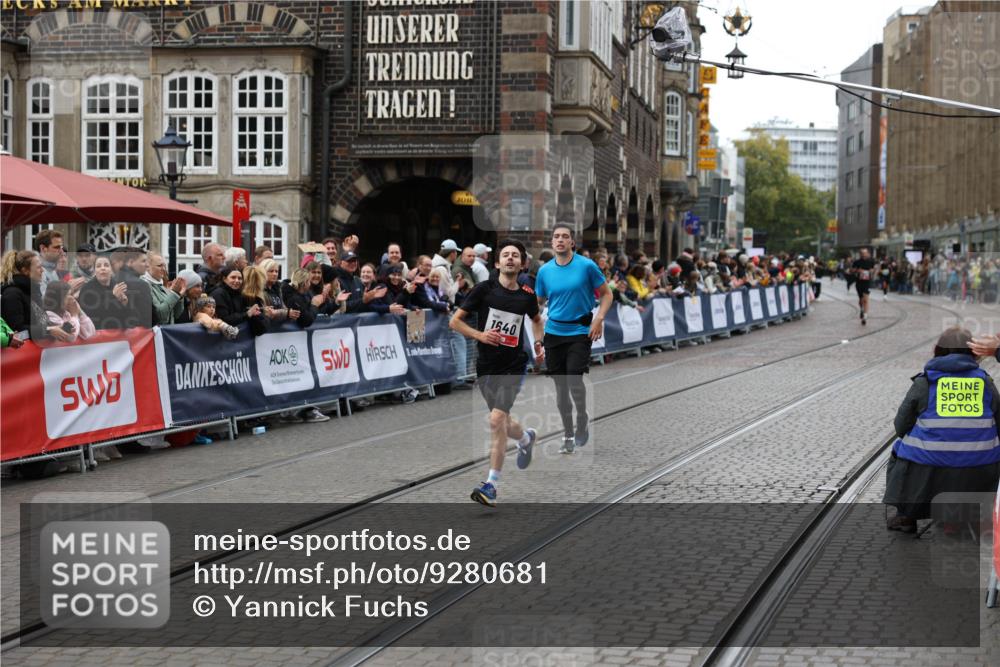 05.10.2025 - 20. swb-Marathon Bremen Yannick Fuchs http://msf.ph/oto/9280681 05.10.2025 12:54:03 Ziel 121, 482, 850, 1640 meine-sportfotos.de